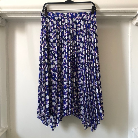 Banana Republic Handkerchief Pleated Skirt - Picture 1 of 4